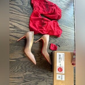 Excellent condition iconic Louboutin Pigalle 100 nude patent leather 39.5 or 9.5